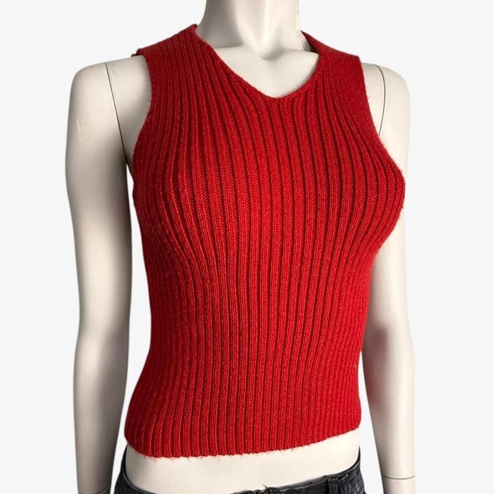 Red sleeveless top sweater 90s vest